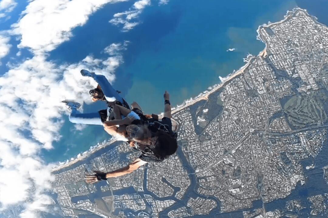 Tandem Skydive, 14 000ft, Weekend - Gift Voucher or Instant Booking - Caloundra QLD