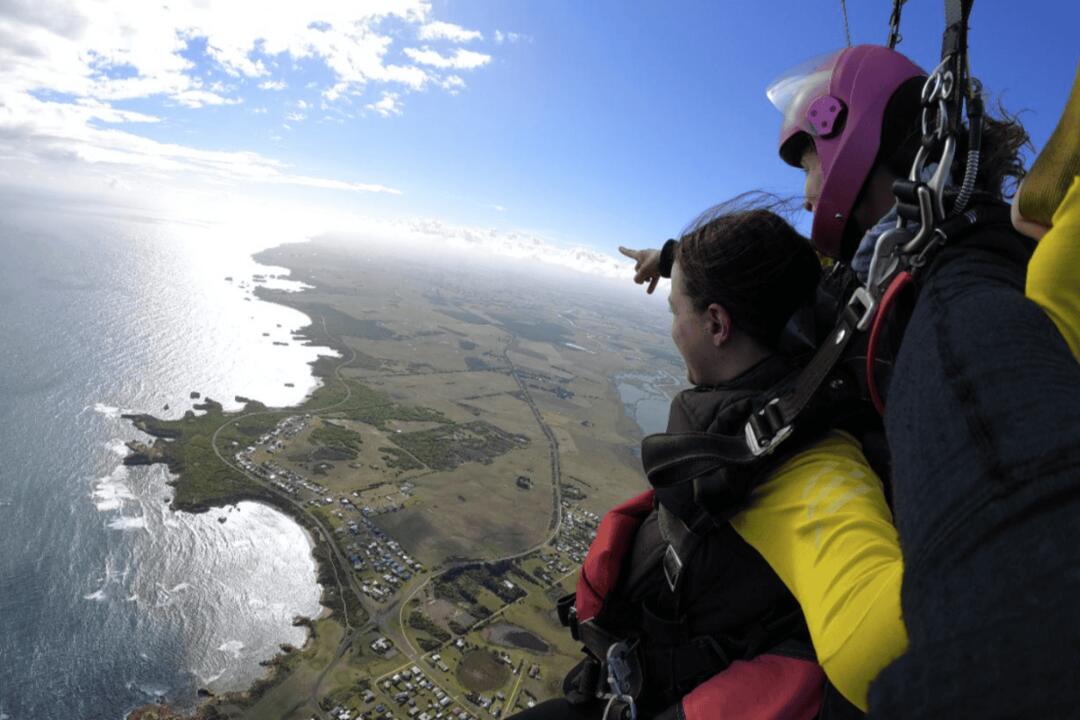 Skydive the Great Ocean Road, 10000 ft - Gift Voucher or Instant Booking - Peterborough VIC