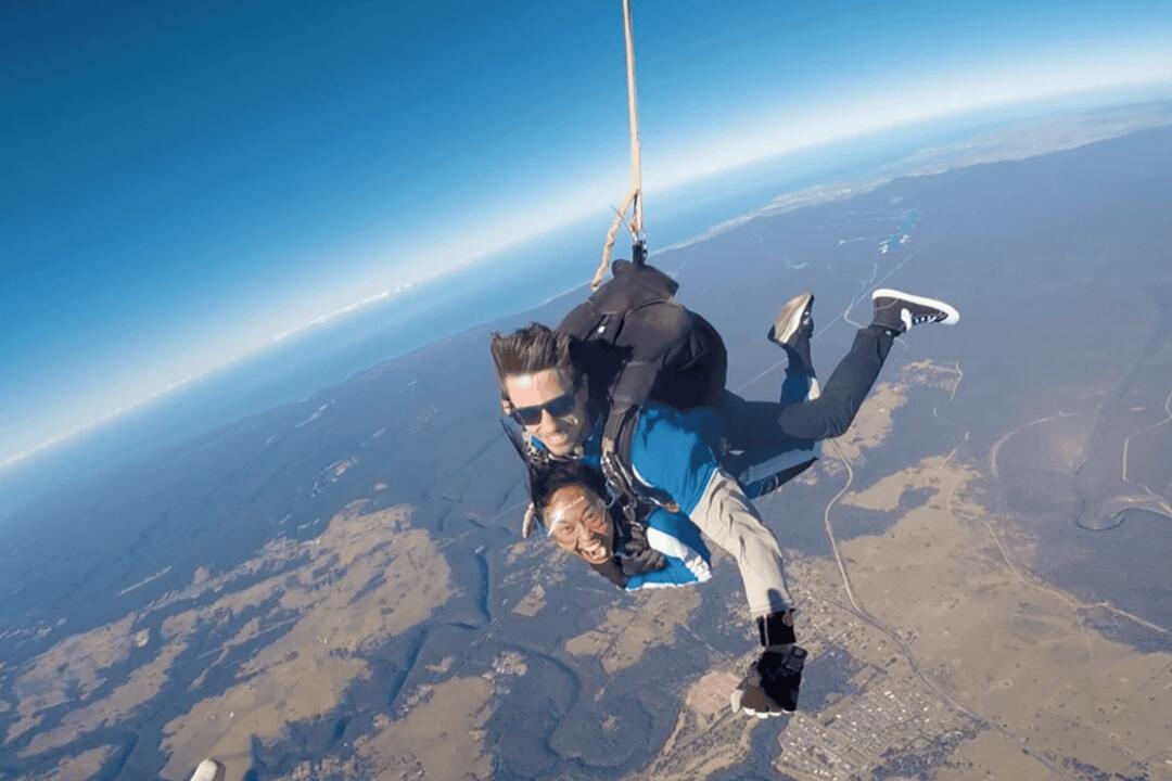 Tandem Skydive 15,000ft with Transfers Picton NSW
