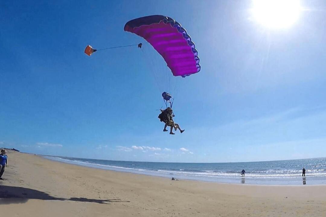 Tandem Skydive with Beach Landing - Airlie Beach QLD