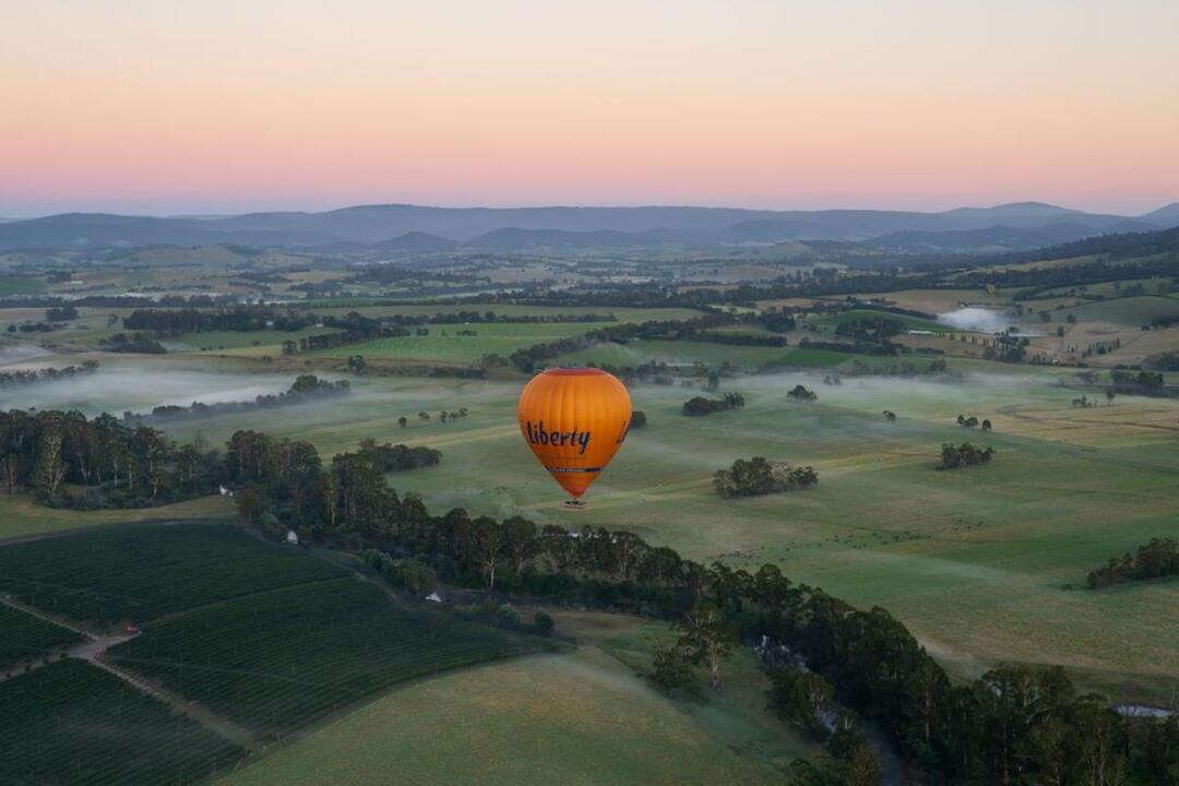 Ballooning the Yarra Valley with Breakfast, Child Yarra Valley VIC