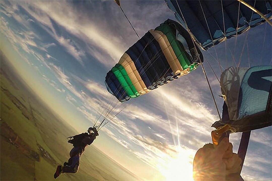 Lower Light Skydiving, 10 000 Feet Lower Light SA