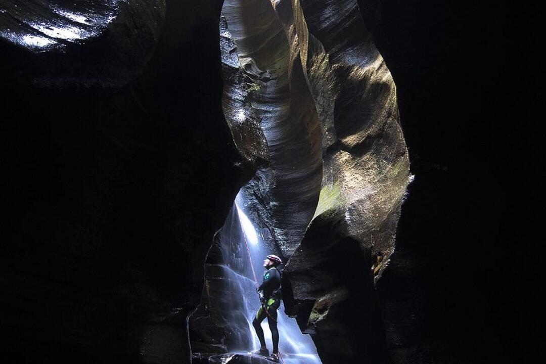 Spectacular Empress Canyon, Abseil and Canyoning - Gift Voucher or Instant Booking - Katoomba NSW