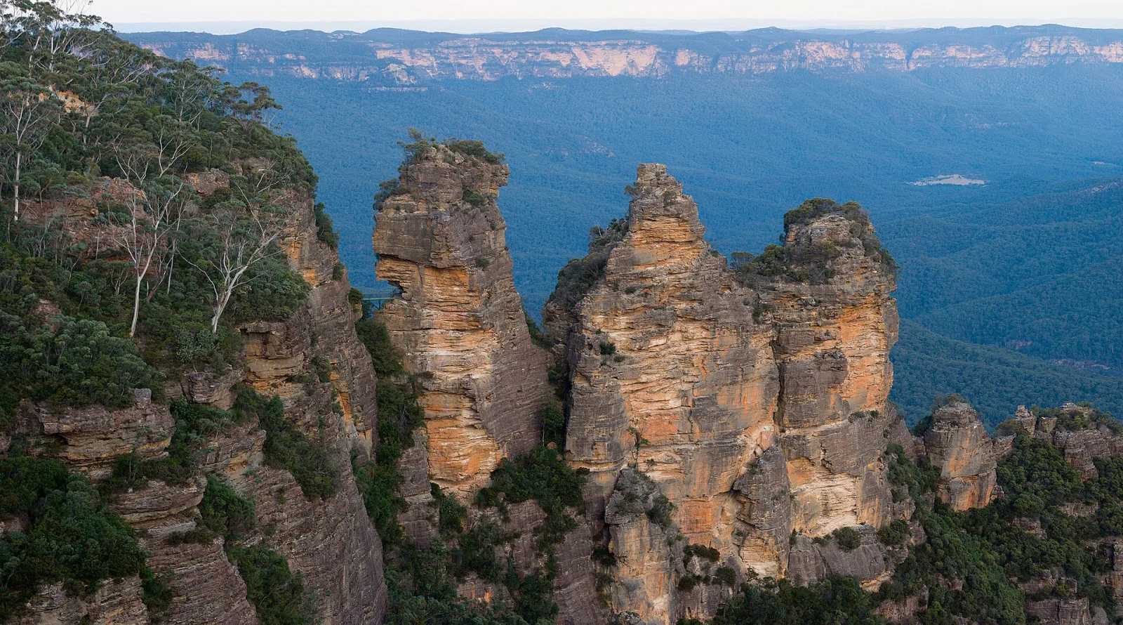A photo of the Three Sisters taken from the Katoomba lookout.