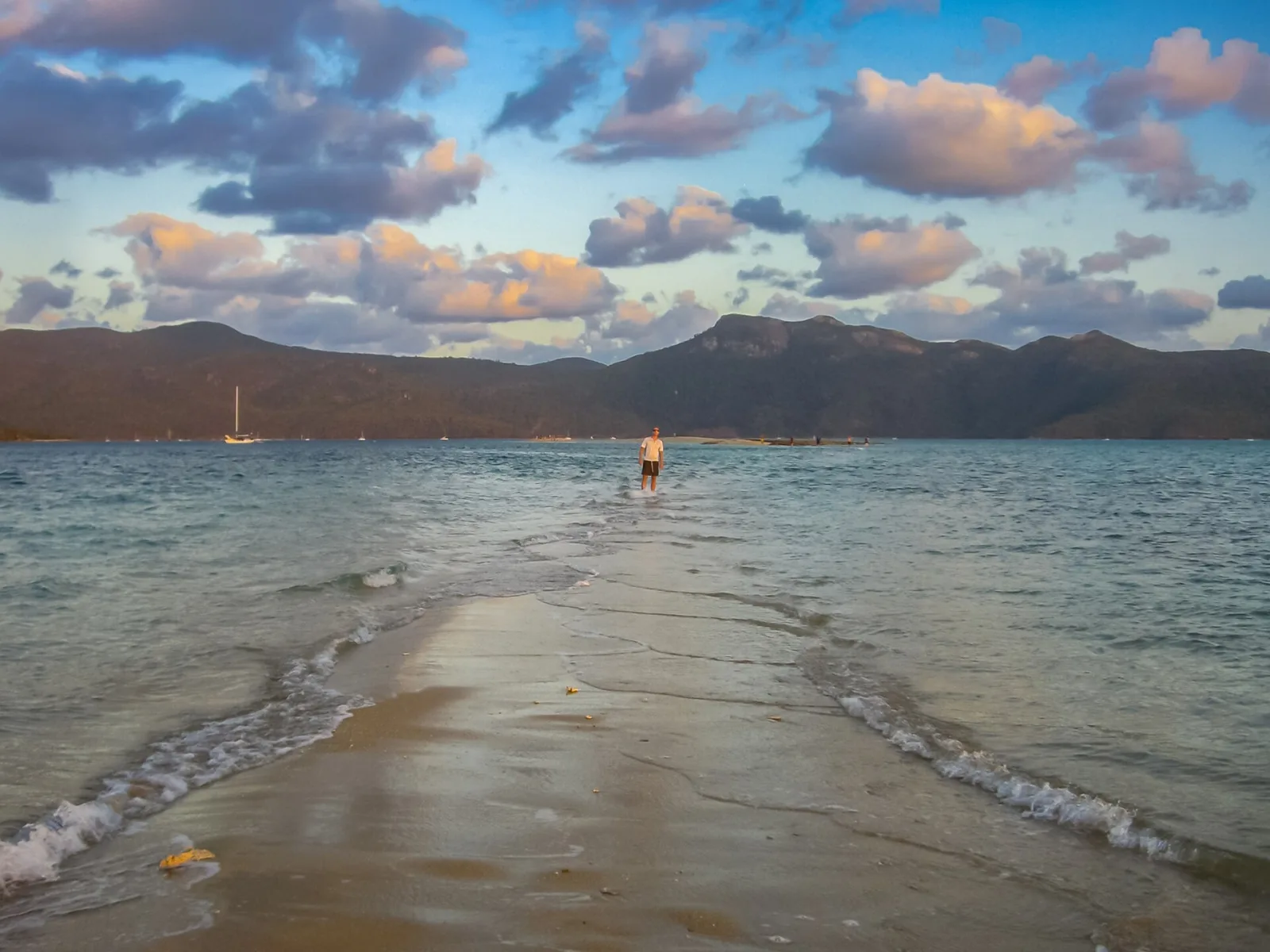 500px provided description: Die Whitsunday Islands sind eine Inselgruppe vor der Ostk?ste des australischen Bundesstaates Queensland. [#landscape ,#nature ,#beach ,#travel ,#sun ,#freedom ,#vacation ,#live ,#relax ,#under ,#trip ,#australia ,#holiday ,#down ,#queensland ,#natur ,#sonne ,#au ,#strand ,#australien ,#urlaub ,#landschaft ,#freiheit ,#reise ,#geotagged ,#downunder ,#allgemein ,#whitsundayisland]